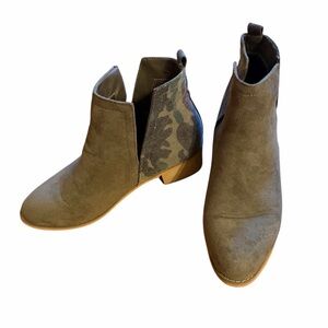 Boutique by Corkys Camo & Green Ankle Boots sz 10 ~ worn once so basically new!